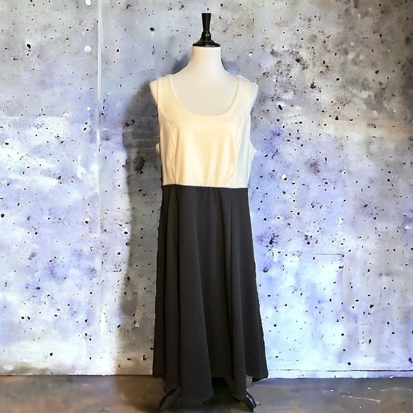 GAP Black and Off-white Fit and Flare, Sleeveless Midi Dress, size 16 - Picture 1 of 7